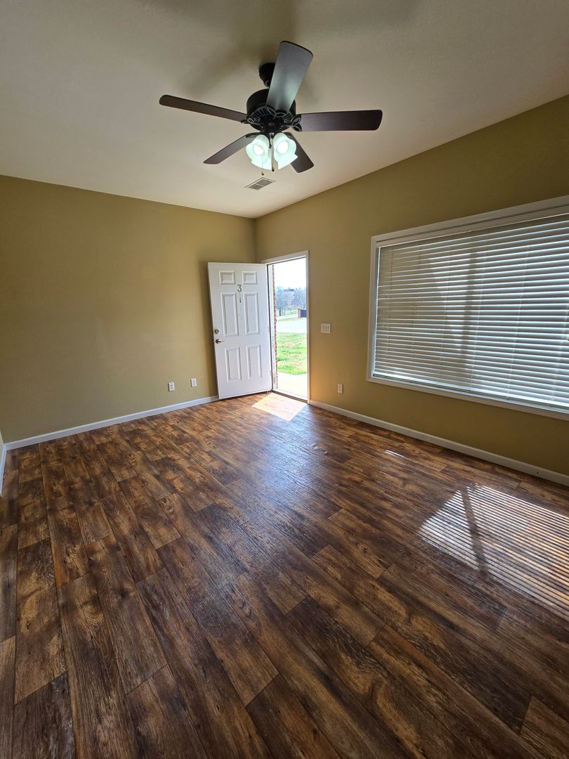 Poplar Bluff Apartment: Bluff Canyon