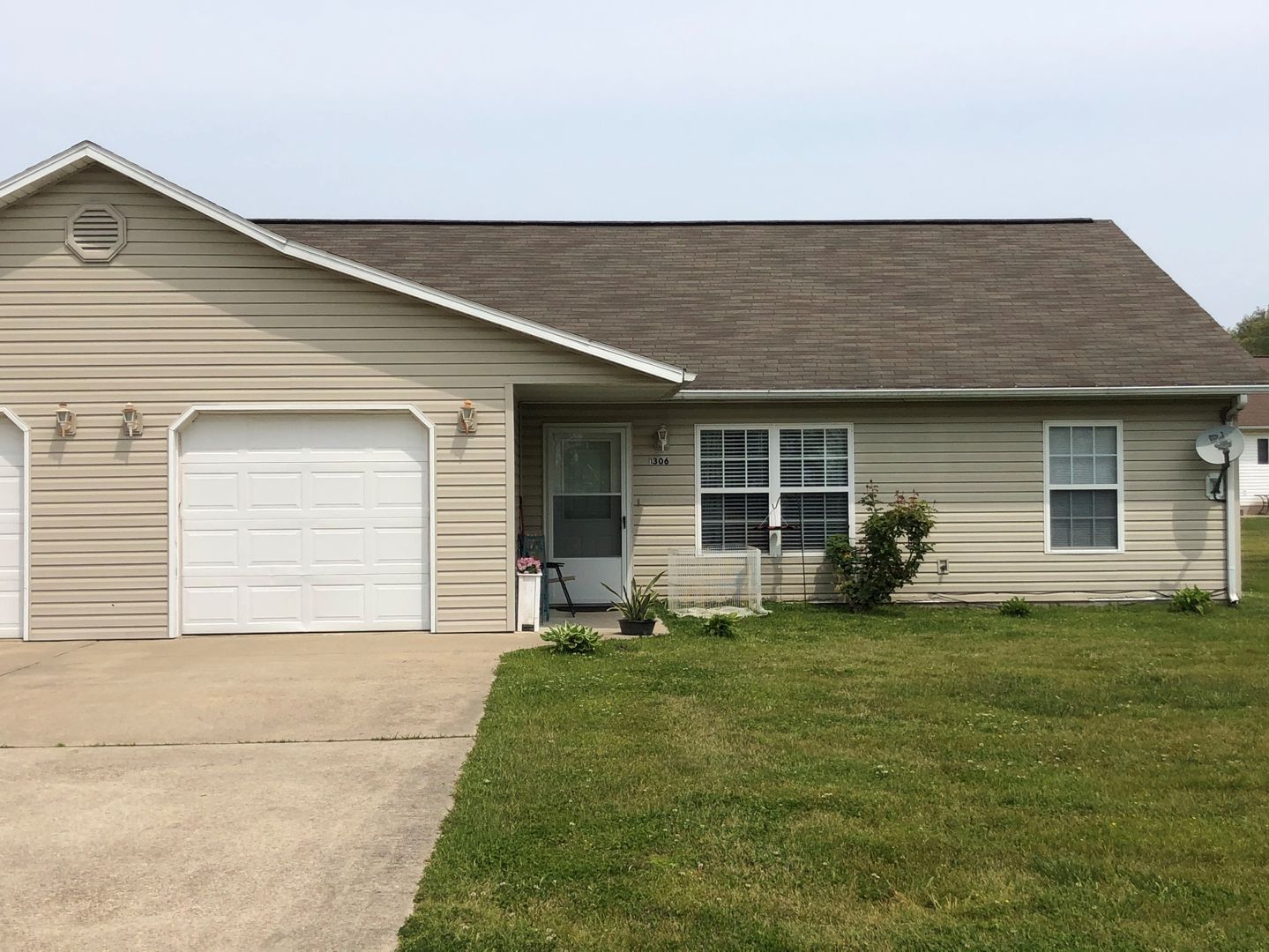 Dexter Apartment: 2100 Gill Plaza Drive