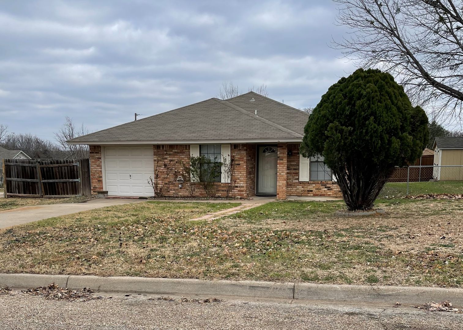 Cleburne House: 1109 Summer Wheat St