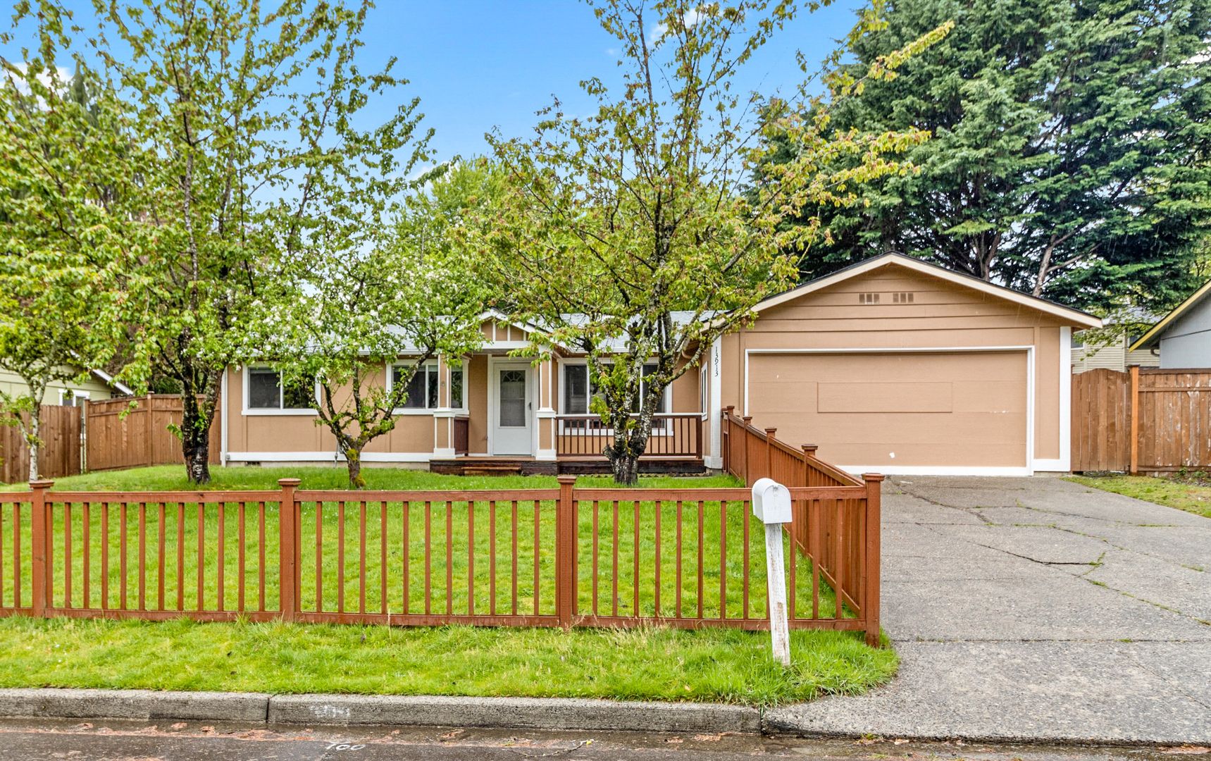Kirkland House: 13913 102nd Ave NE