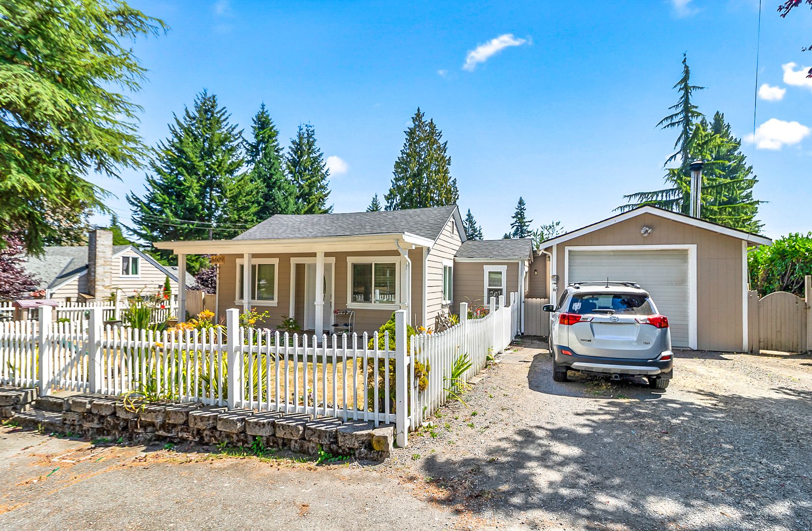 Everett House: 6609 1/2 Elliott Way