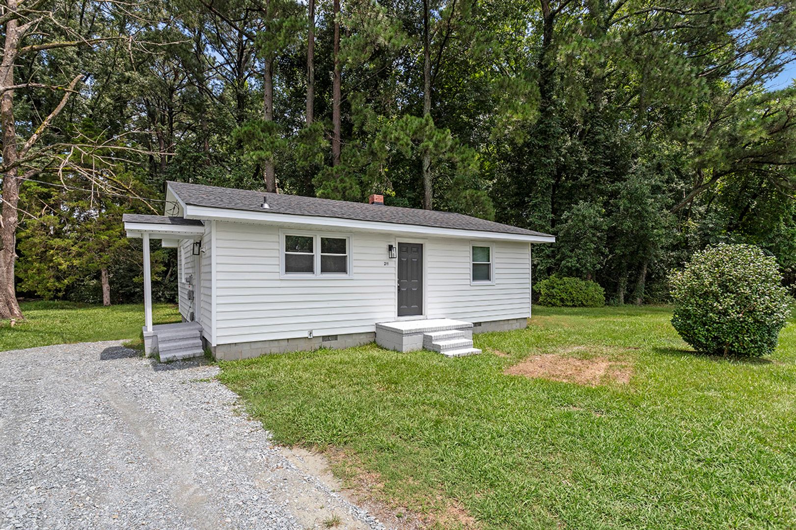 Princeton House: 211 E Railroad Ave