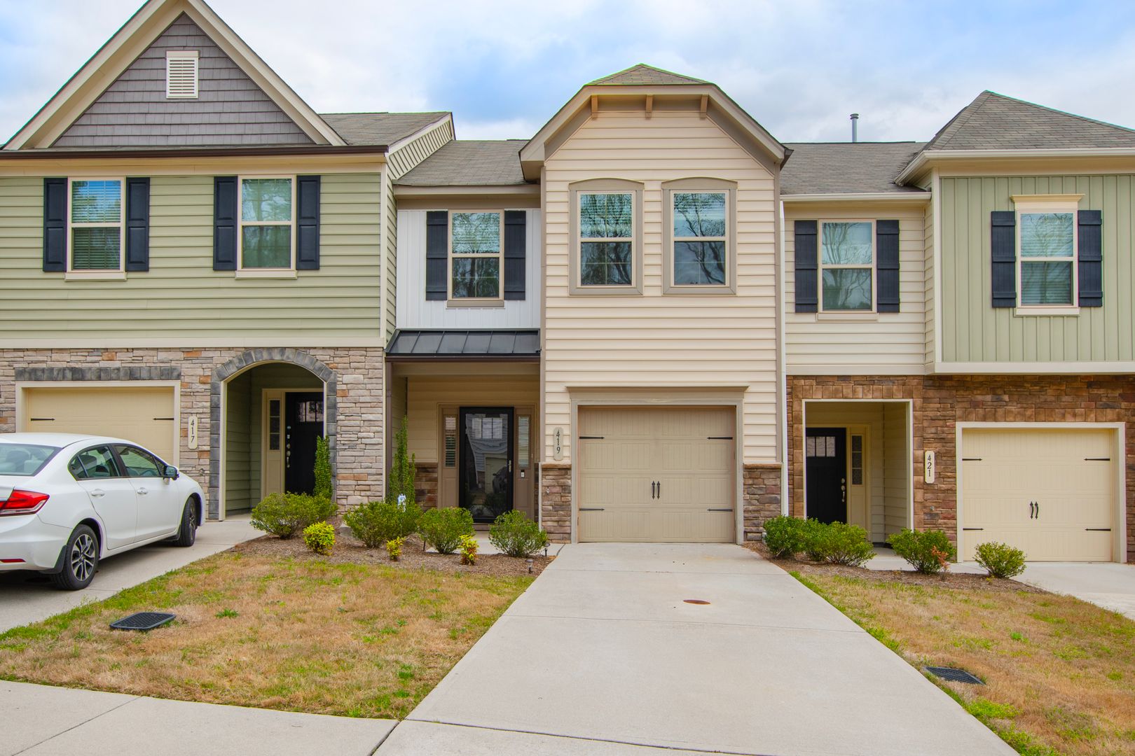 Durham Townhome: 419 Irving Way