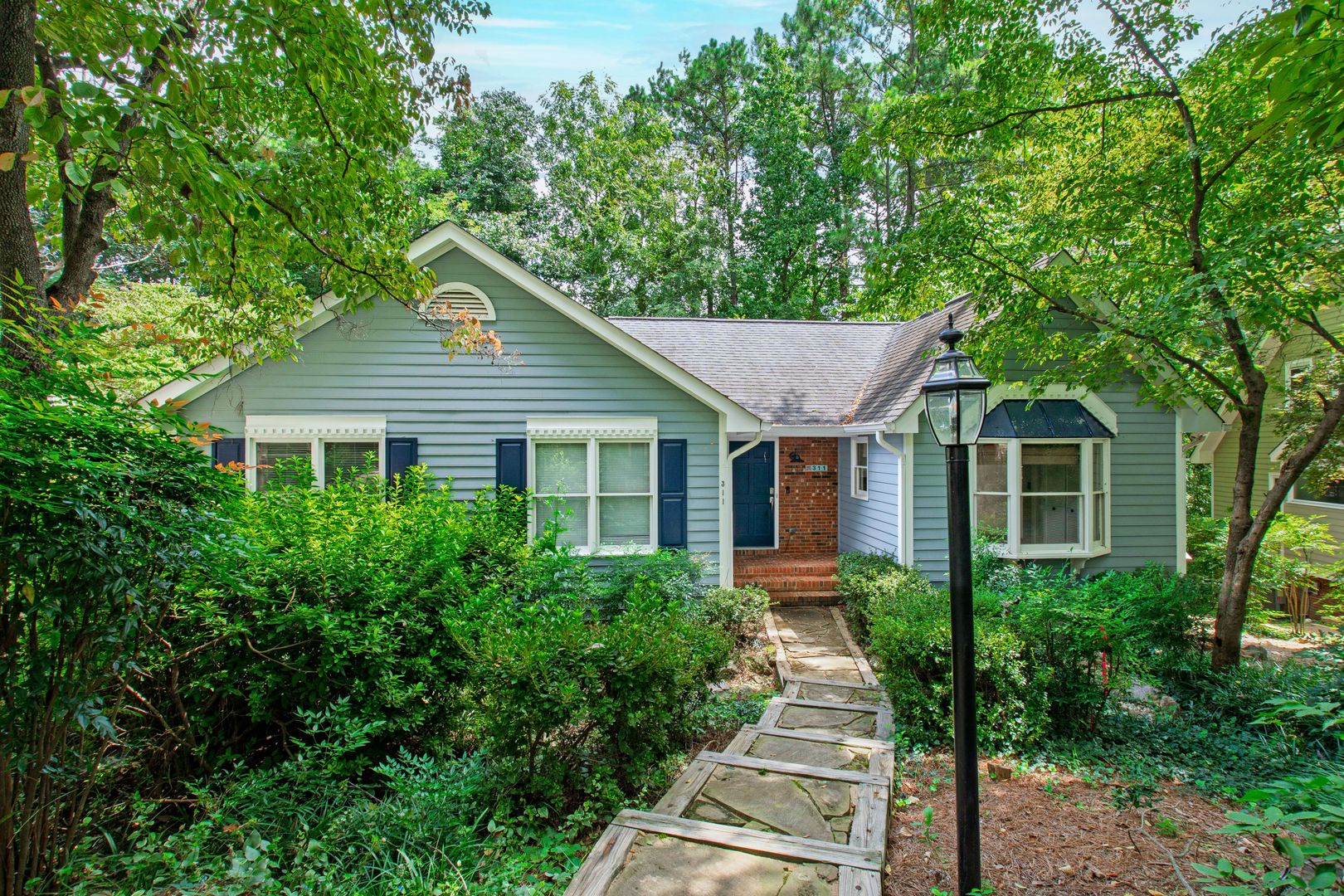 Carrboro House: 311 Westbrook Drive