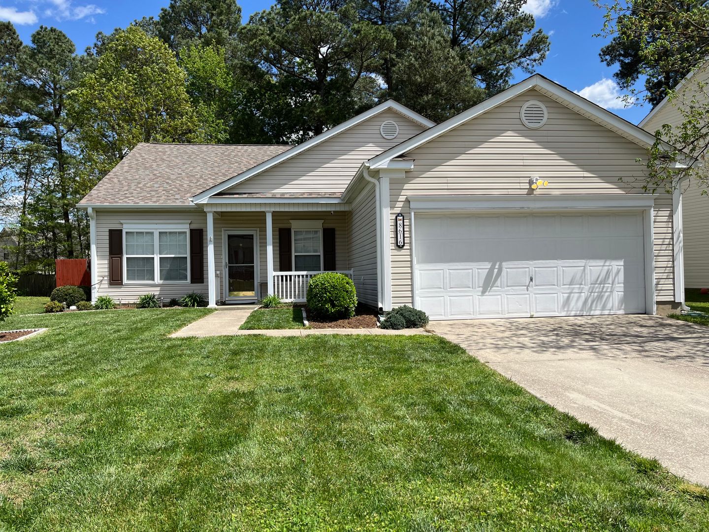 Raleigh House: 8616 Neuse Stone Dr
