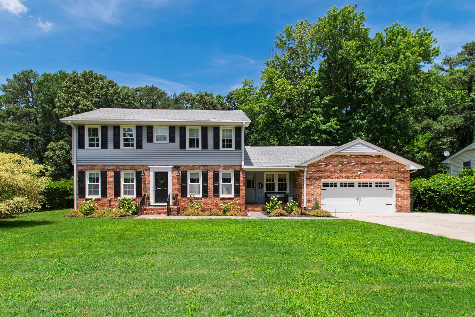 Cary House: 104 Shirley Dr