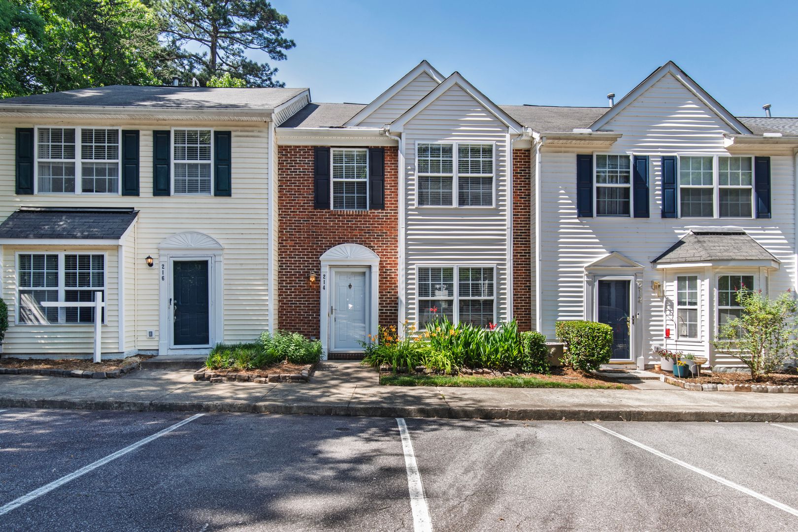 Cary Townhome: 214 Climbing Ivy Ct