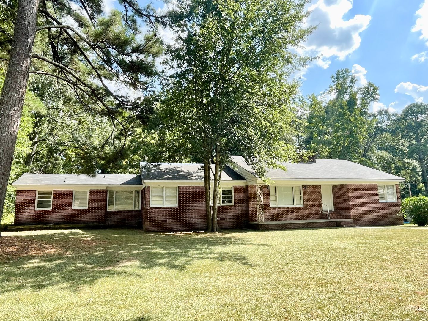 Brandon House: 410 E Gov St