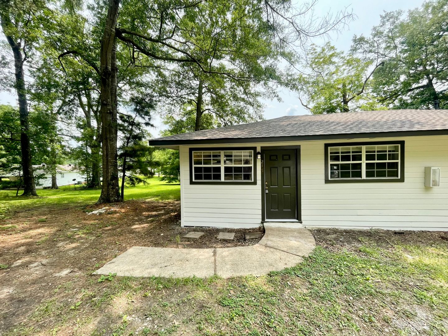 Brandon House: 215 Harrell St A