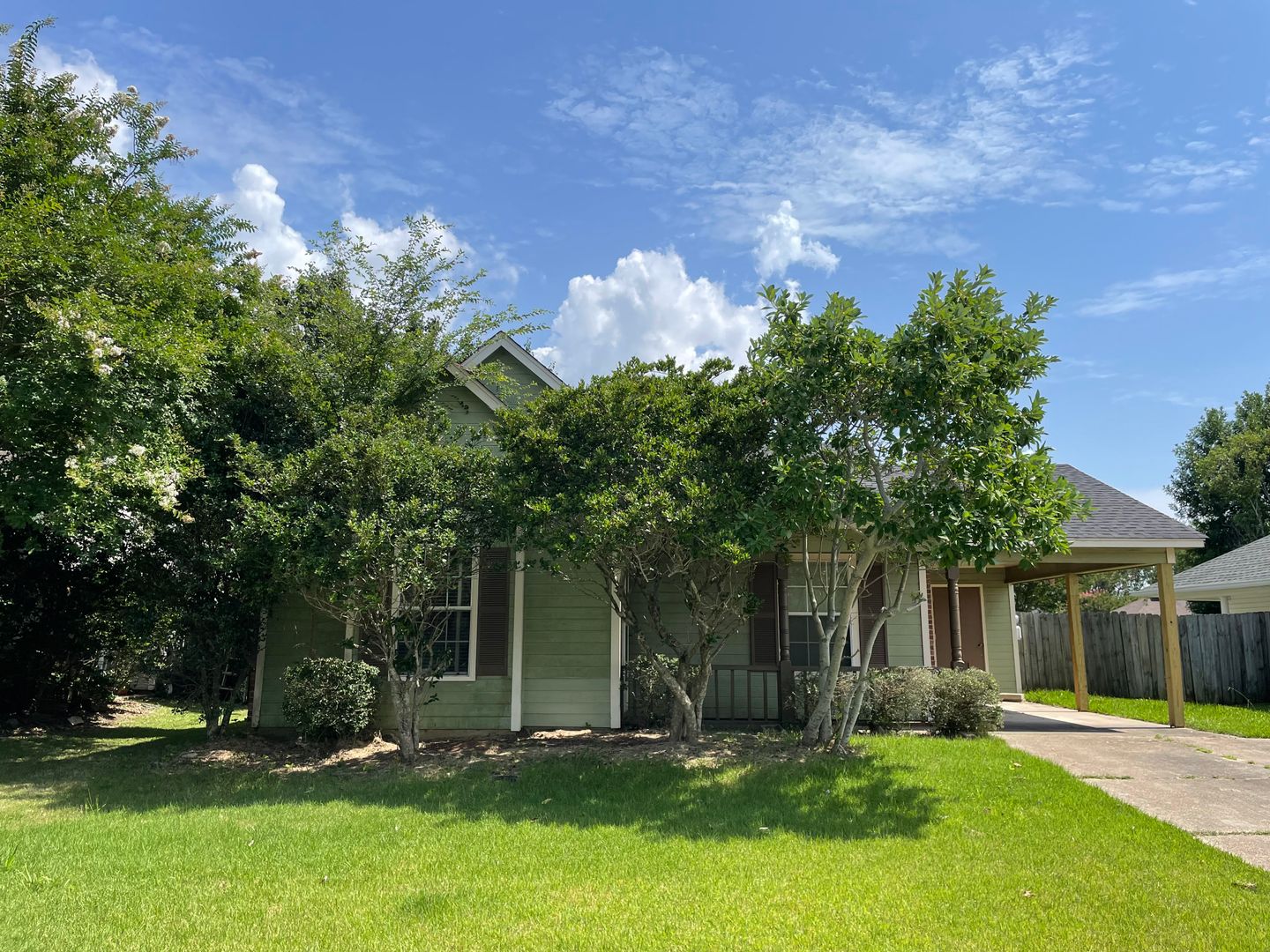 Brandon House: 215 Meadowlark Dr