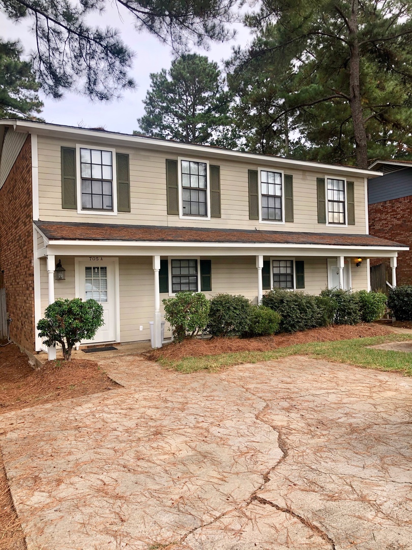 Brandon Townhome: 705 Bay Park Dr A