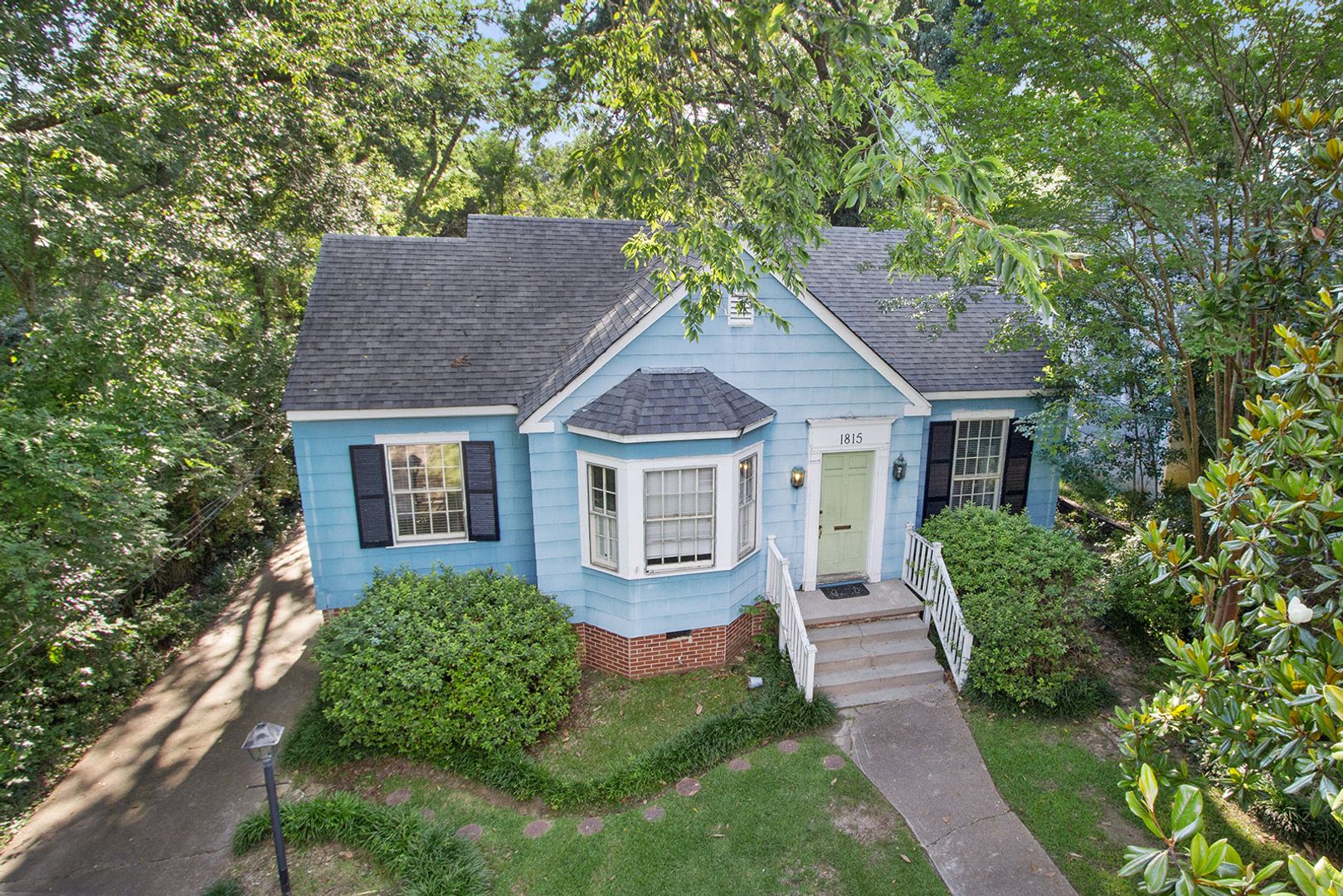 Jackson Apartment: 1815 Linden Pl