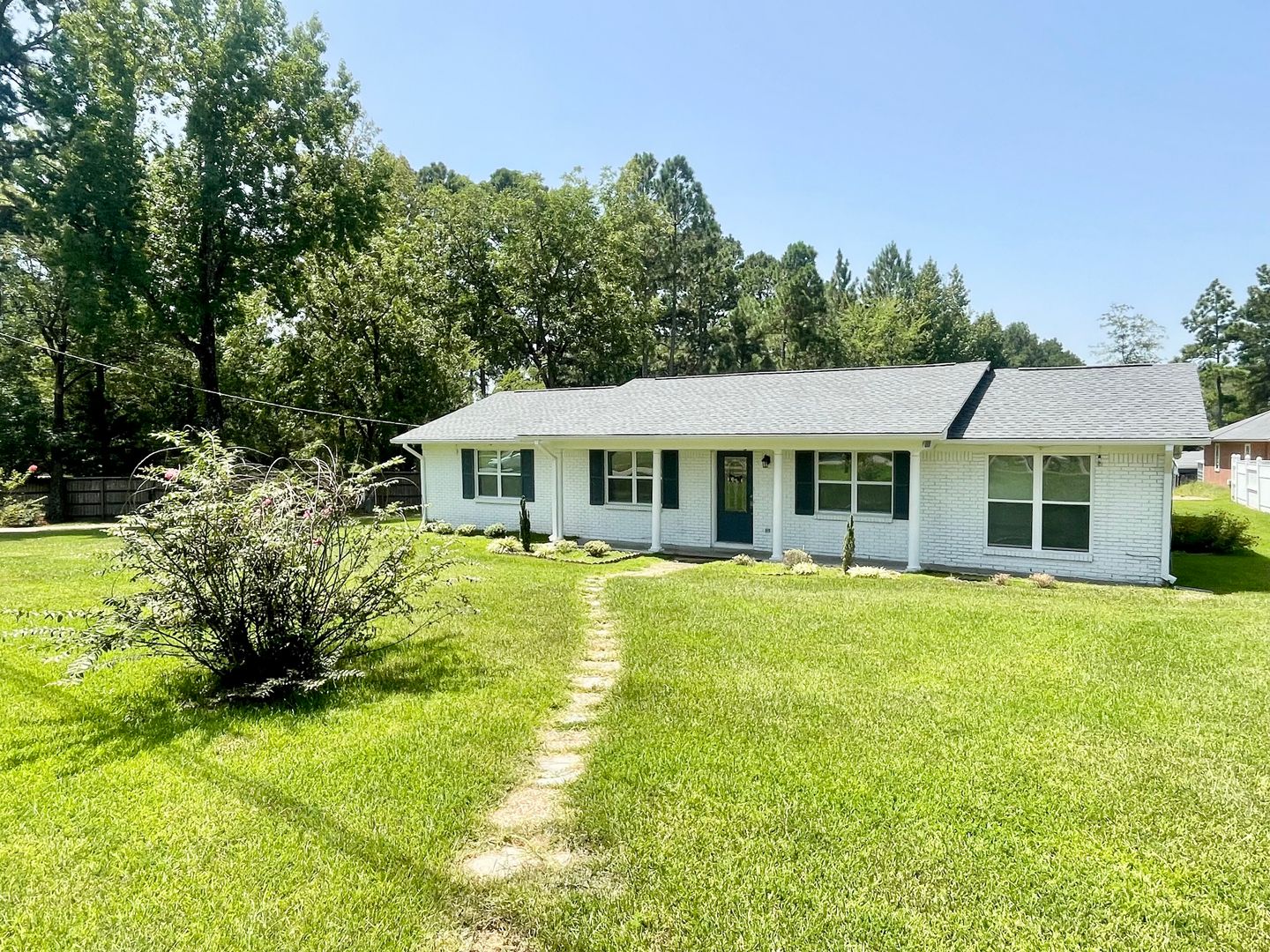 Brandon House: 539 Luckney Rd