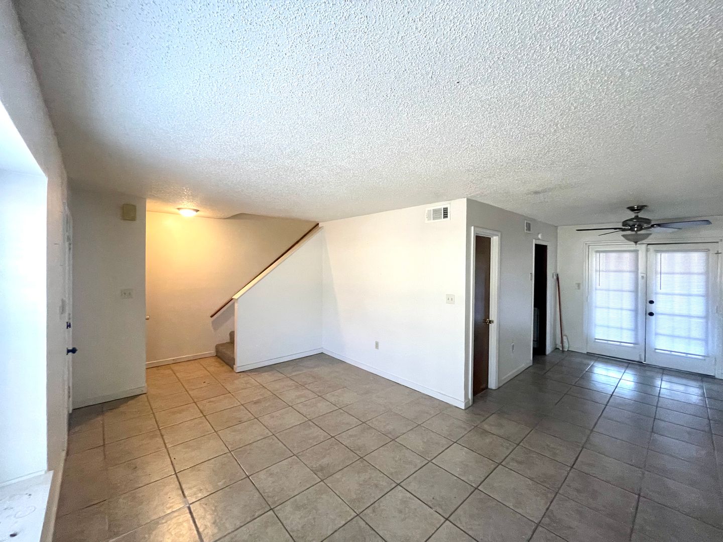 Clinton Apartment: 203 Lindale St