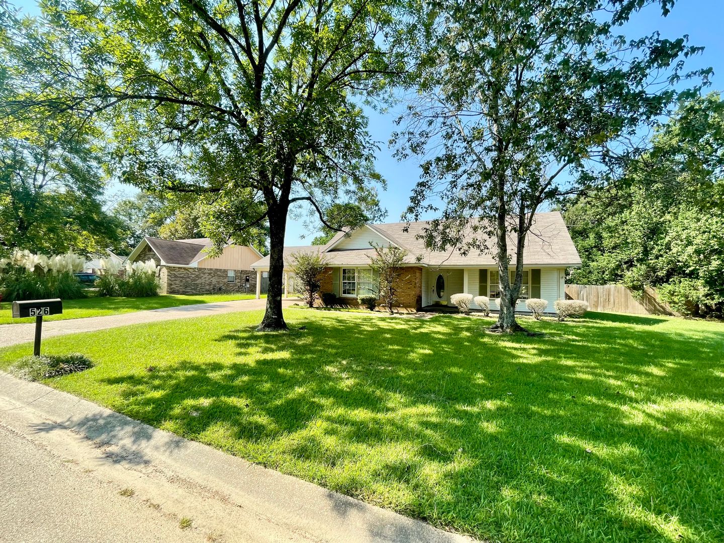 Flowood House: 526 Olympic Dr