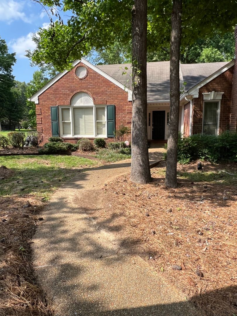 Madison House: 10 Foxcroft Ct