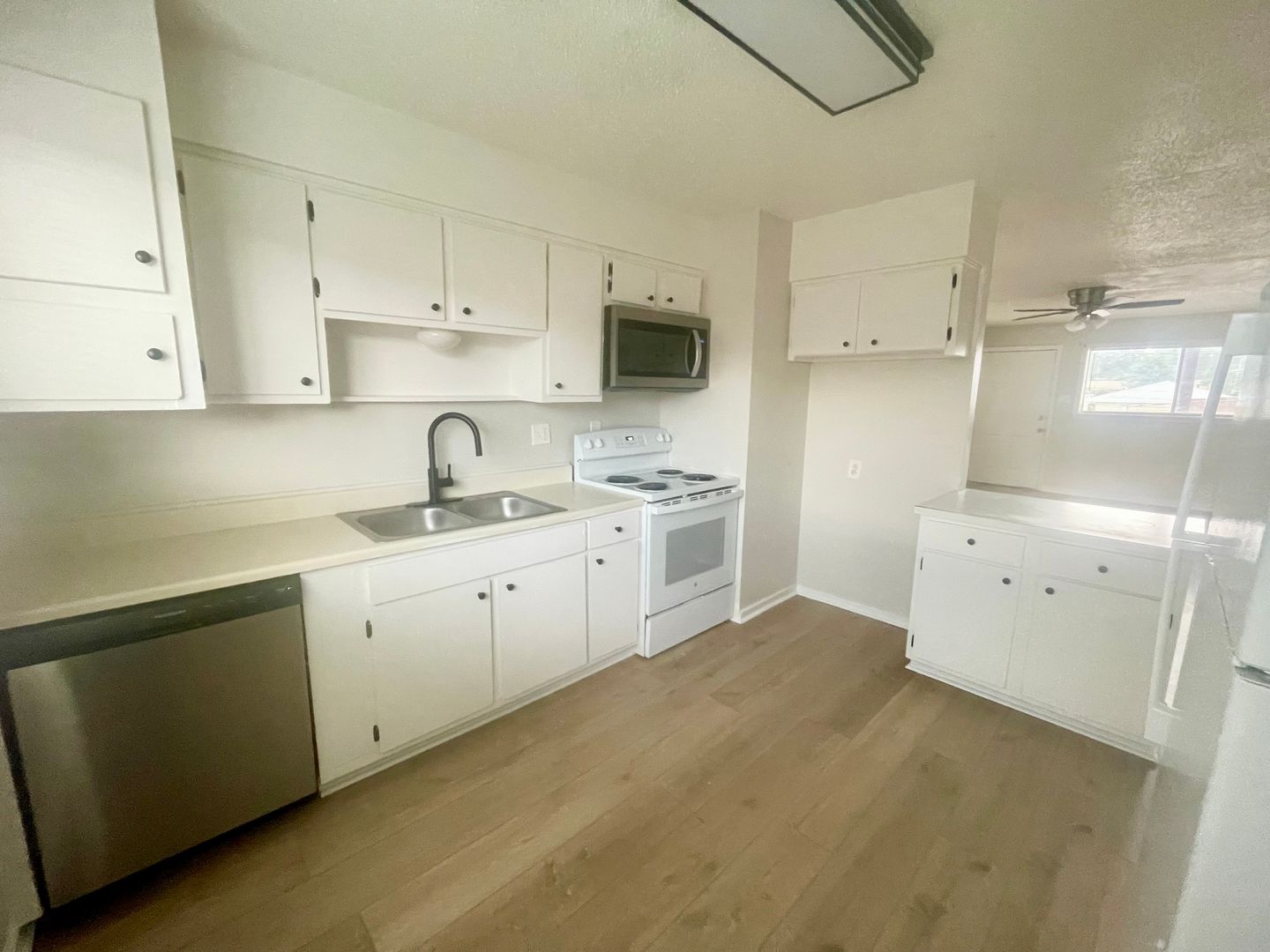 Pearl Apartment: 3170 Virginia St