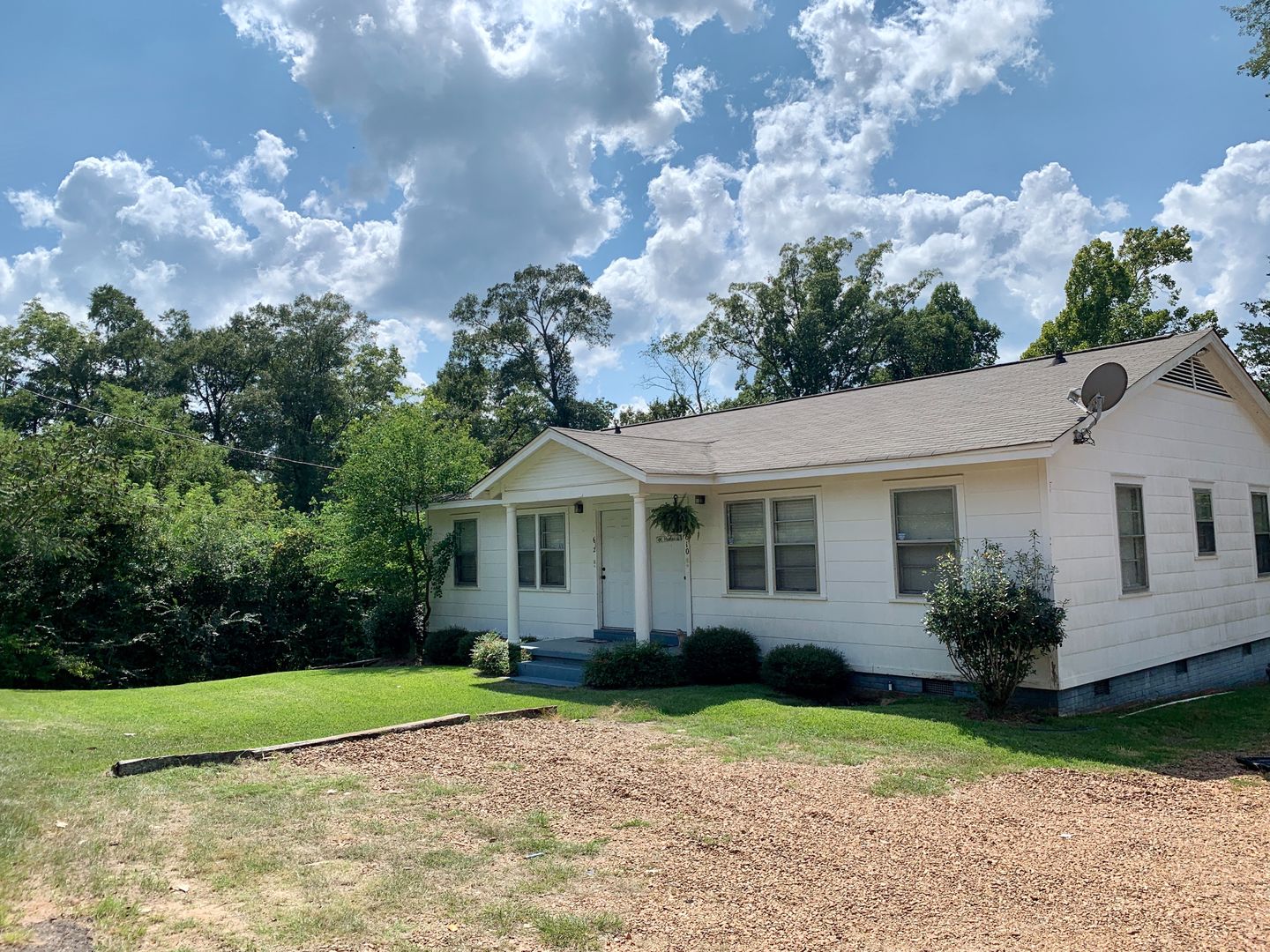 Brandon House: 612 S College St