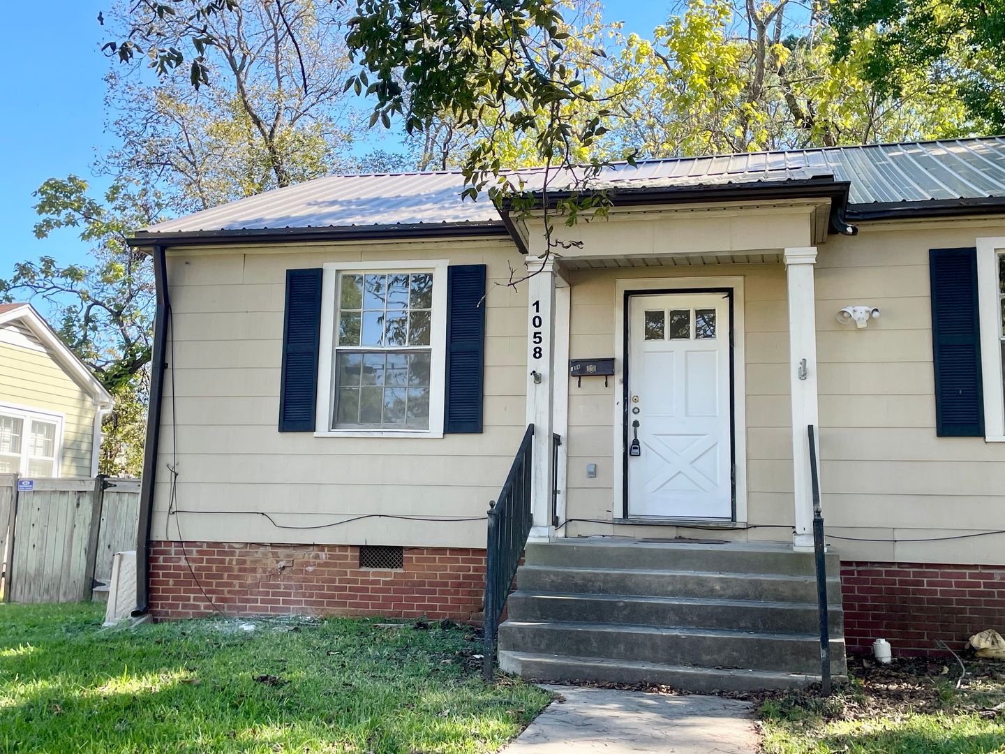 Jackson House: 1058 Whitworth St