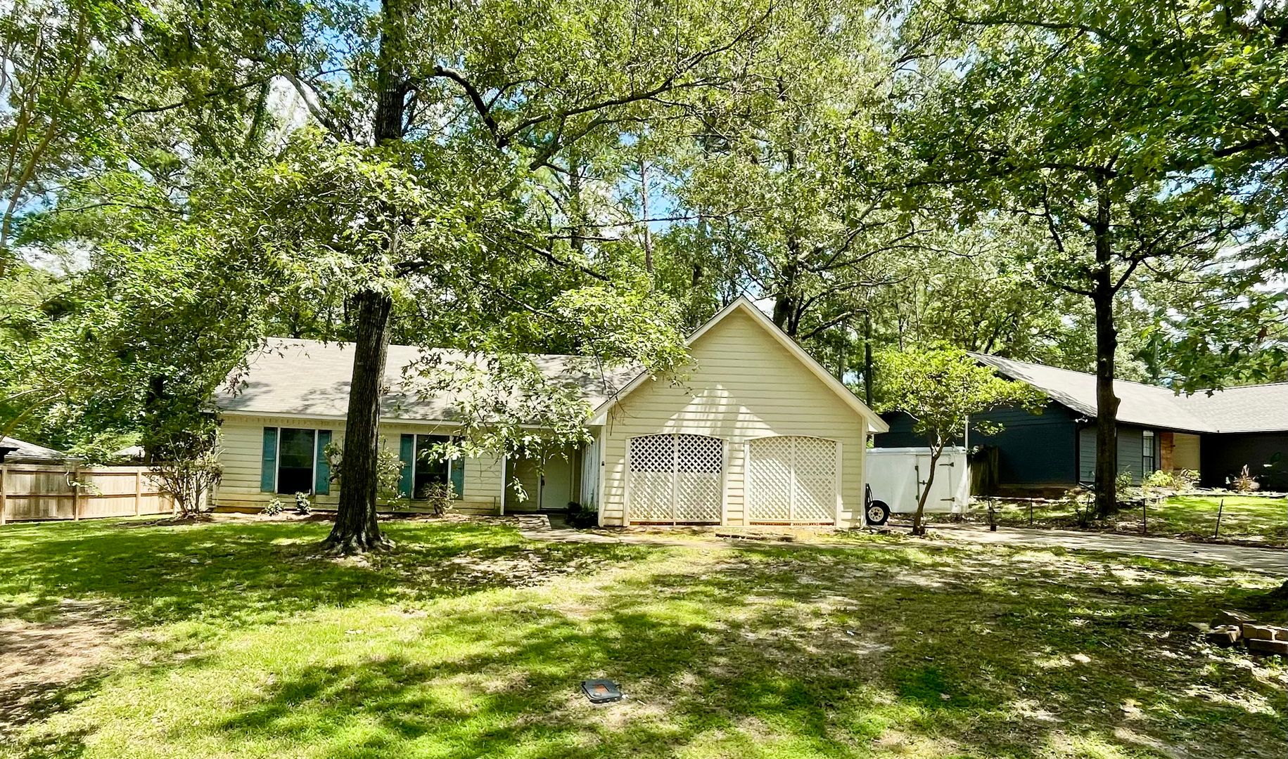 Brandon House: 176 Bellegrove Cir