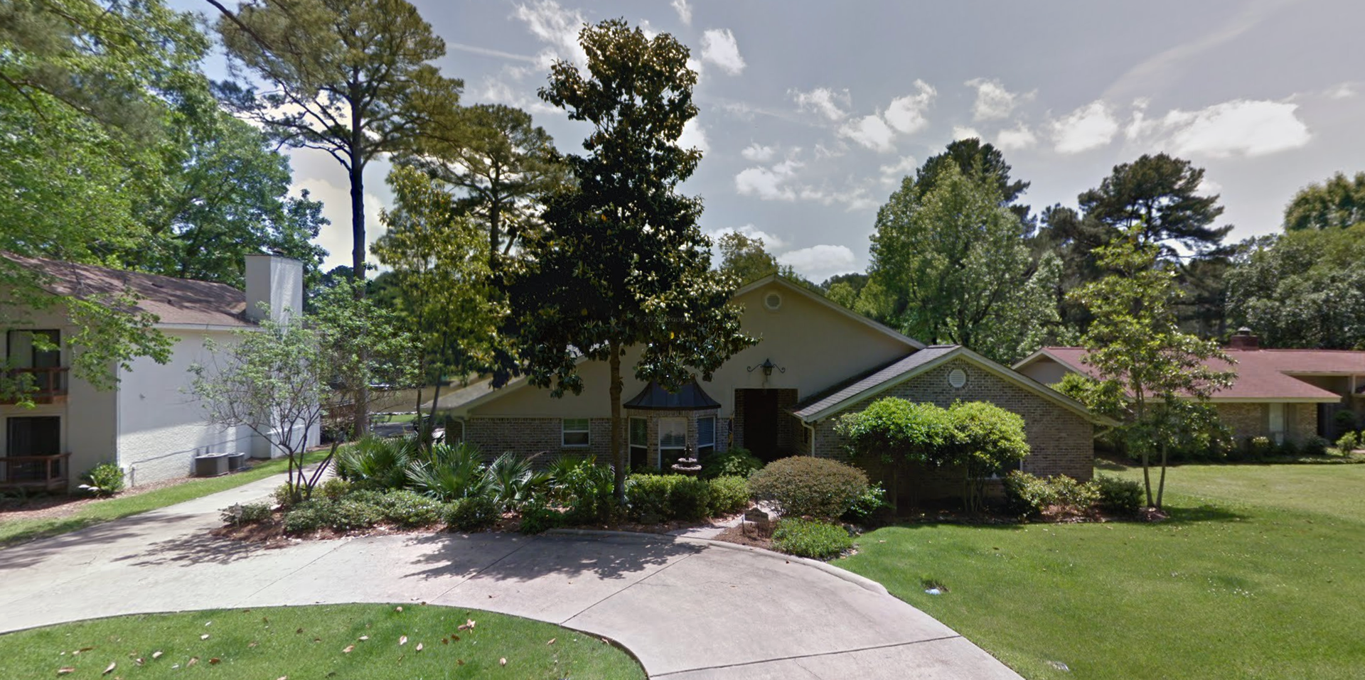 Brandon House: 204 Bay Park Dr