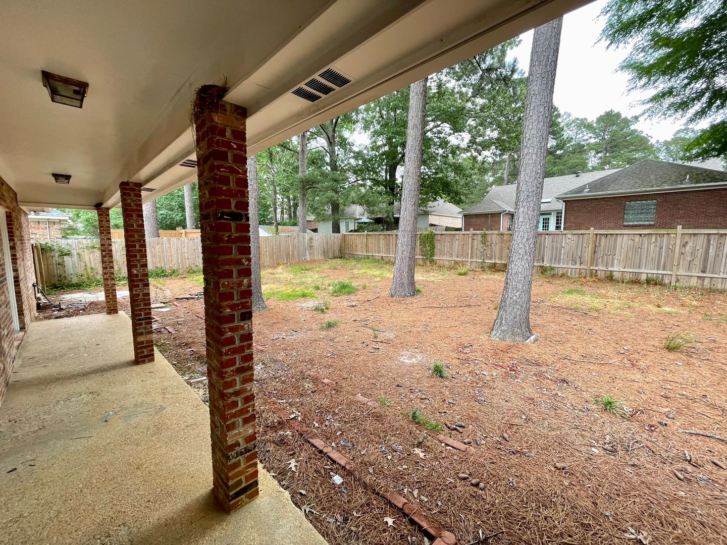 Ridgeland House: 420 Idlewoods Ln