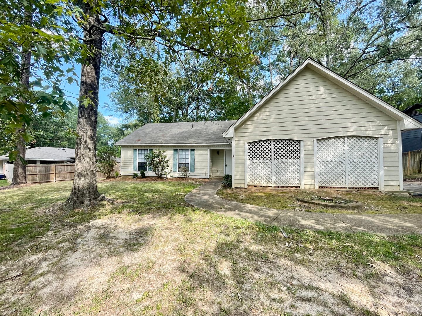 Brandon House: 176 Bellegrove Cir