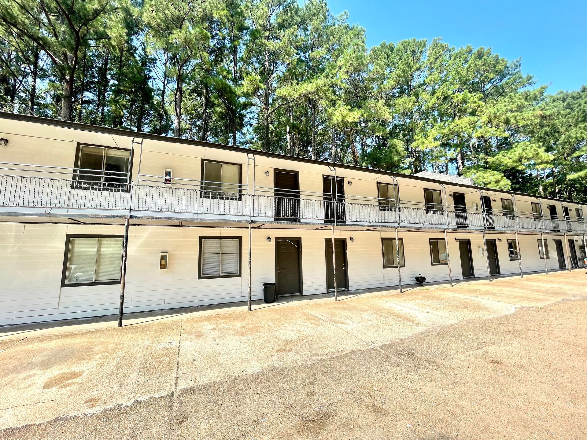 Brandon Apartment: 219 Harrell St - 5