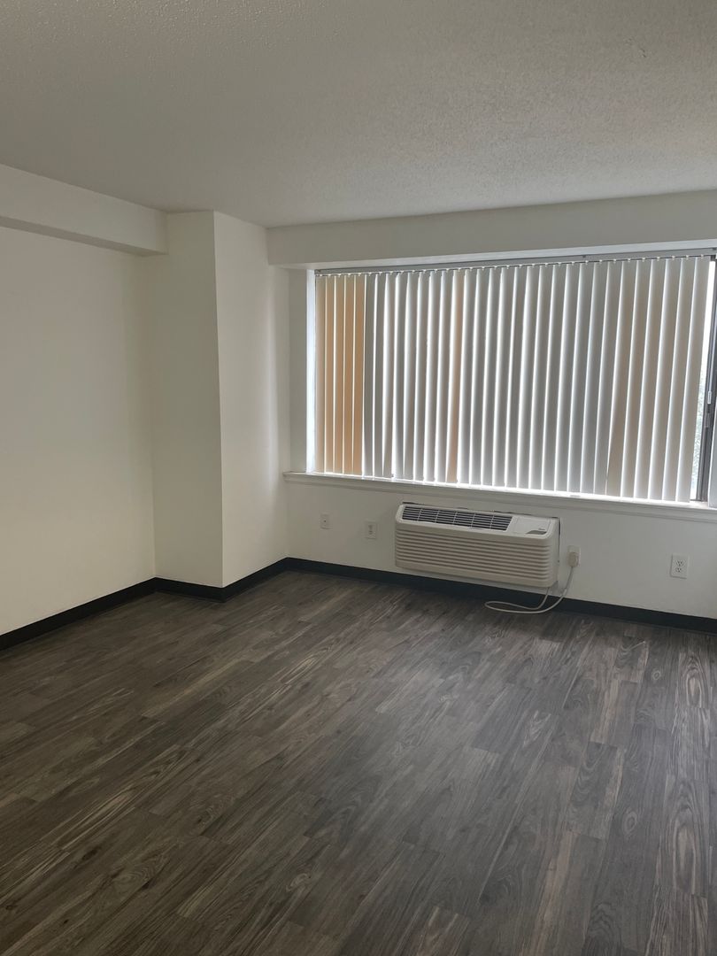 HARTFORD Apartment: 600 ASYLUM AVE