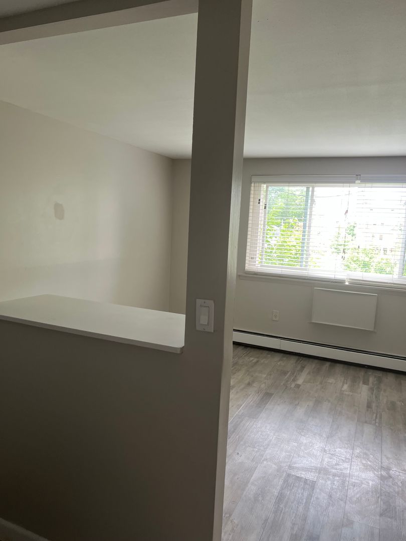 HARTFORD Apartment: 160 NEW BRITAIN AVENUE