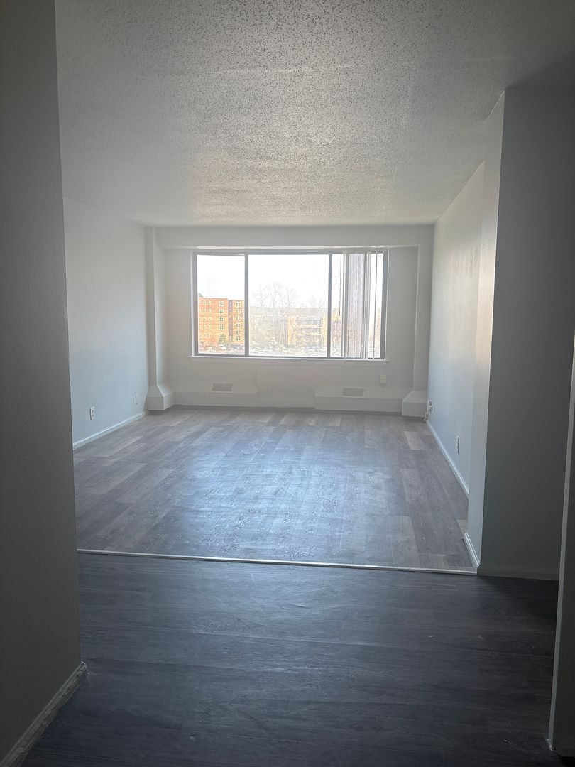 HARTFORD Apartment: 600 ASYLUM AVE