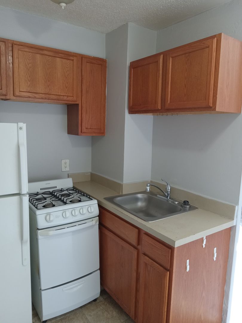 HARTFORD Apartment: 600 ASYLUM AVE