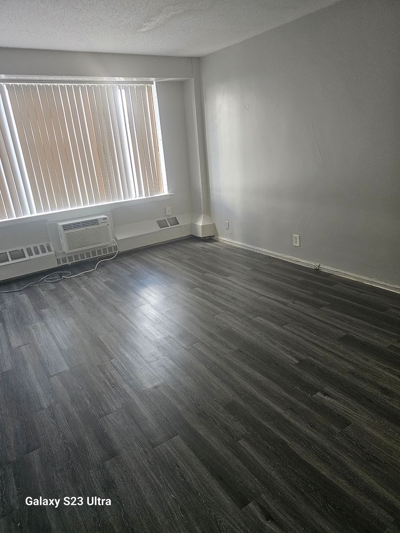 HARTFORD Apartment: 600 ASYLUM AVE