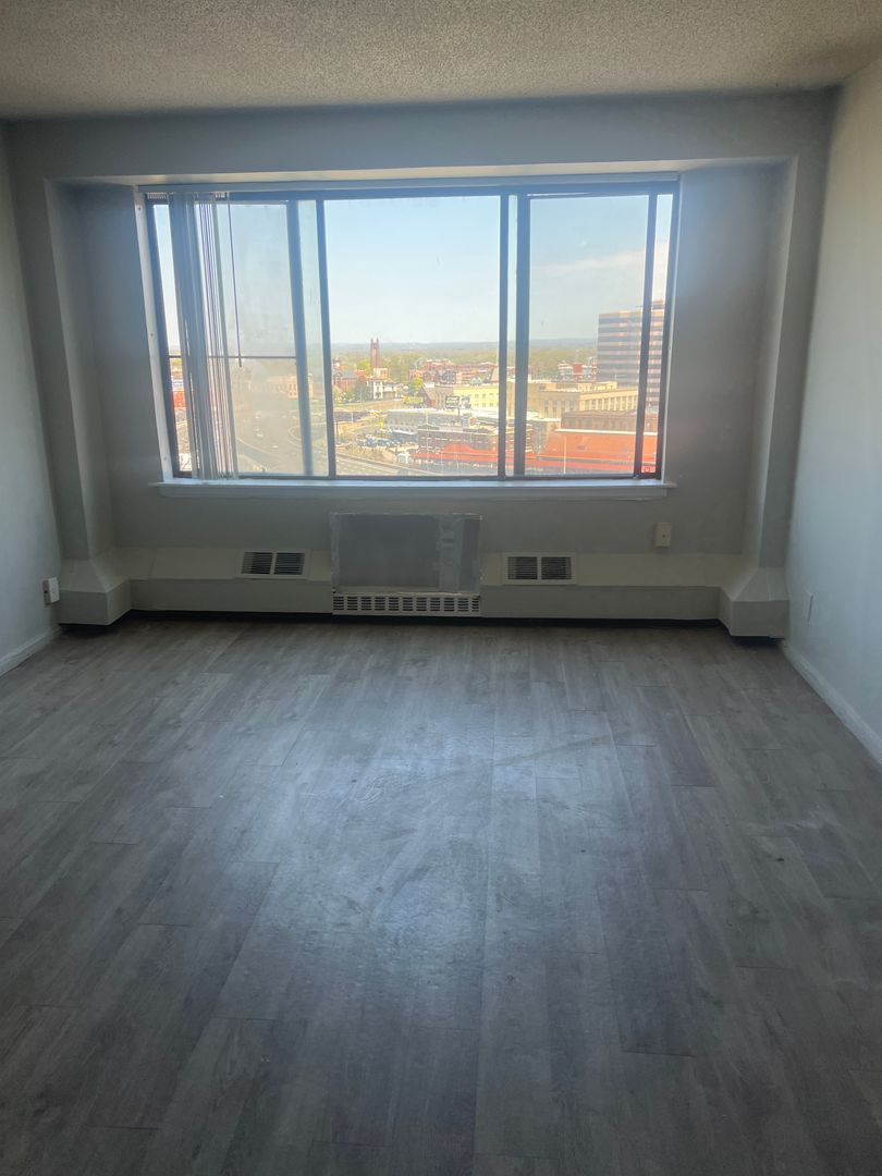 HARTFORD Apartment: 600 ASYLUM AVE