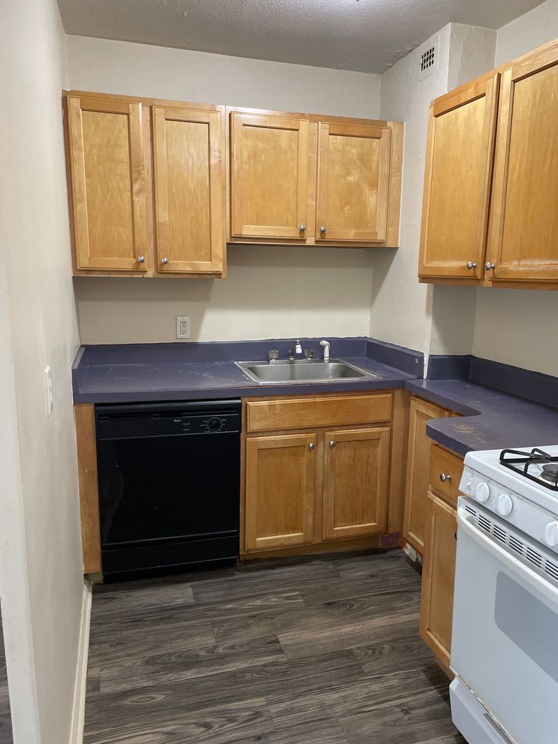 HARTFORD Apartment: 600 ASYLUM AVE