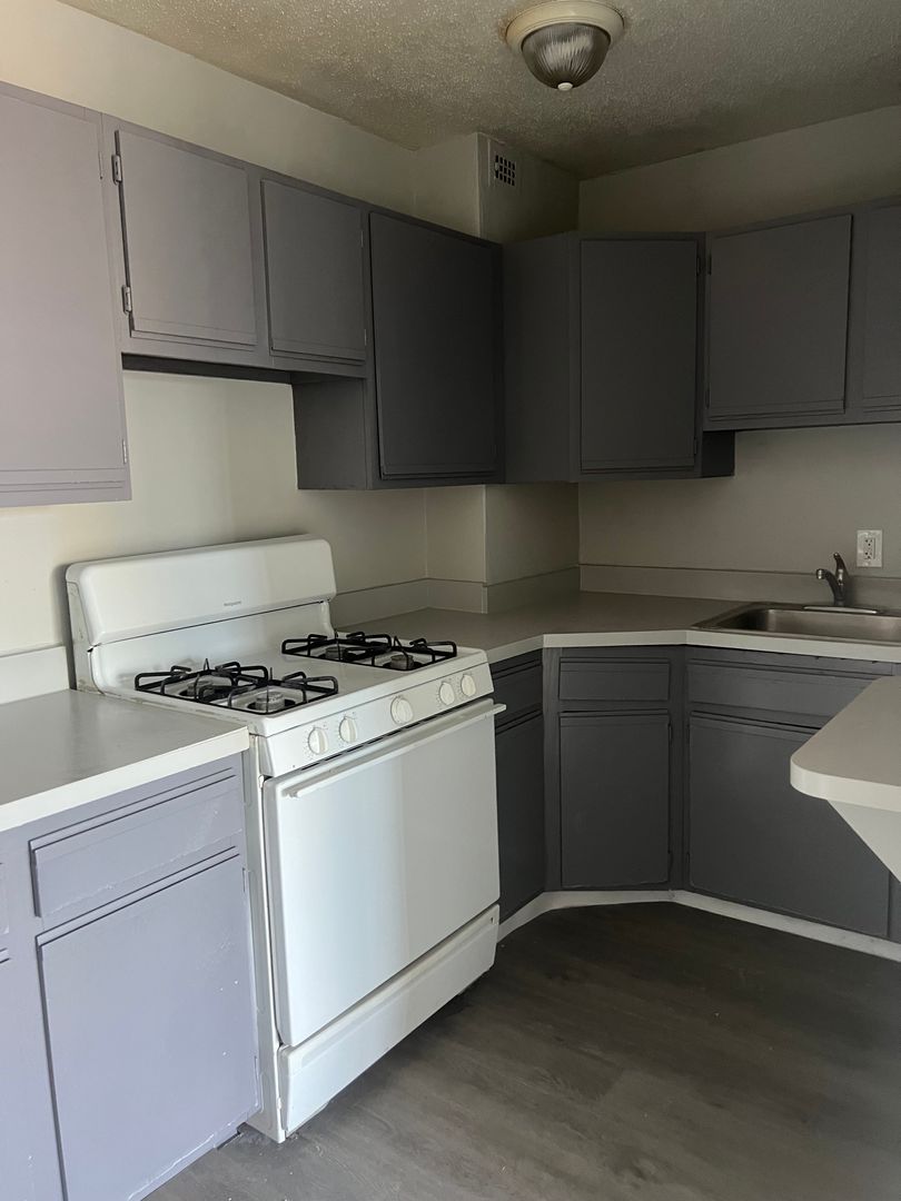 HARTFORD Apartment: 600 ASYLUM AVE