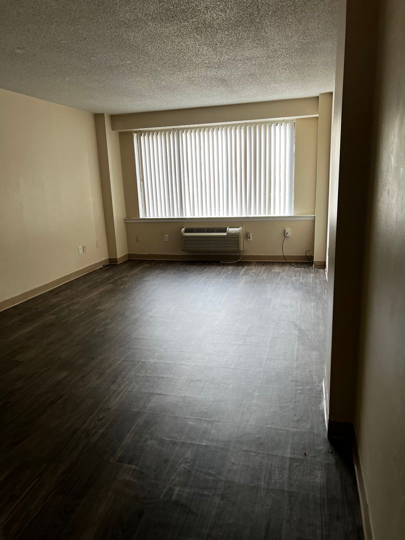 HARTFORD Apartment: 600 ASYLUM AVE