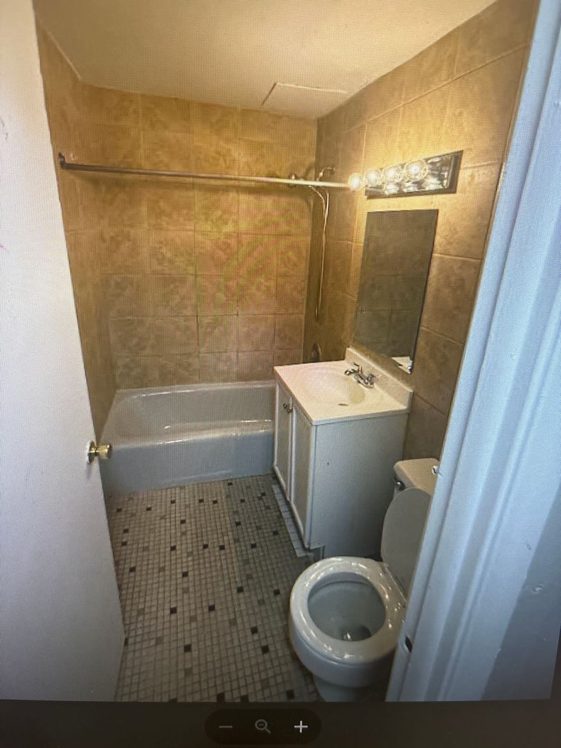 HARTFORD Apartment: 160 NEW BRITAIN AVENUE