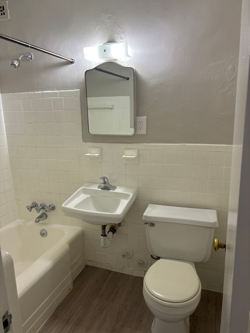 HARTFORD Apartment: 600 ASYLUM AVE