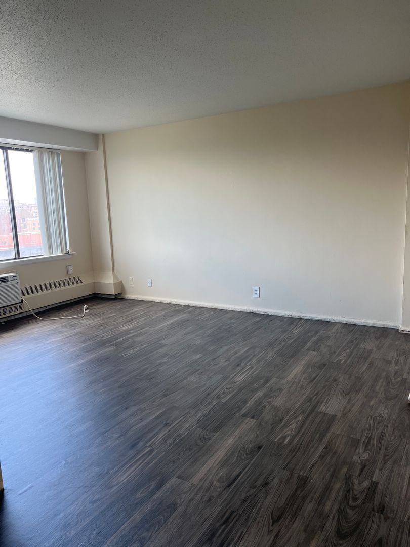 HARTFORD Apartment: 600 ASYLUM AVE