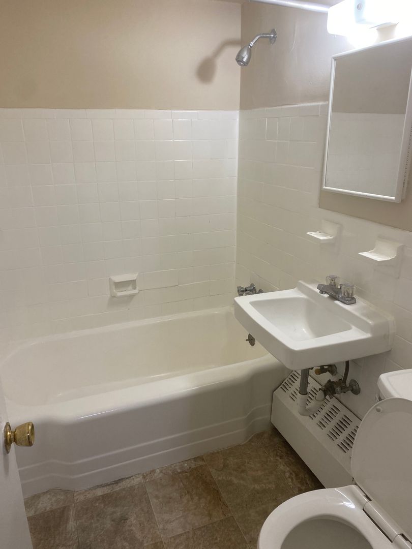 HARTFORD Apartment: 600 ASYLUM AVE