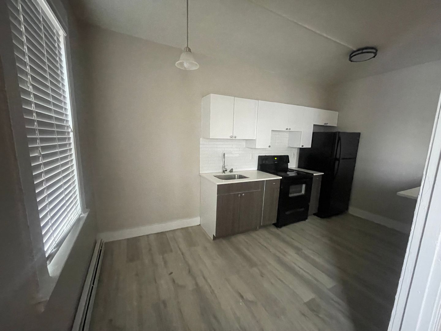 Hartford Apartment: 16 Evergreen Avenue