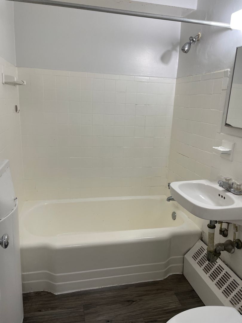 HARTFORD Apartment: 600 ASYLUM AVE