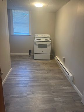 1 bedroom ready to move into today Sec 8/imagineers welcome – photo 1