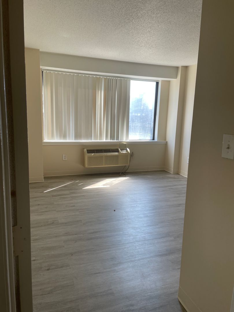 HARTFORD Apartment: 600 ASYLUM AVE