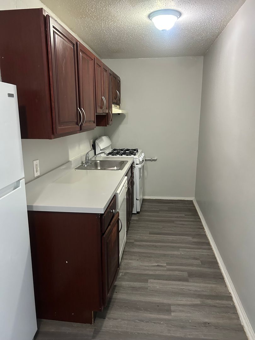 HARTFORD Apartment: 600 ASYLUM AVE