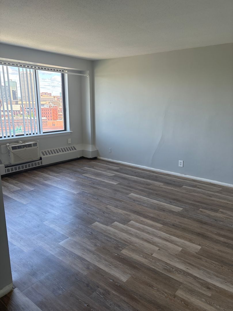 HARTFORD Apartment: 600 ASYLUM AVE