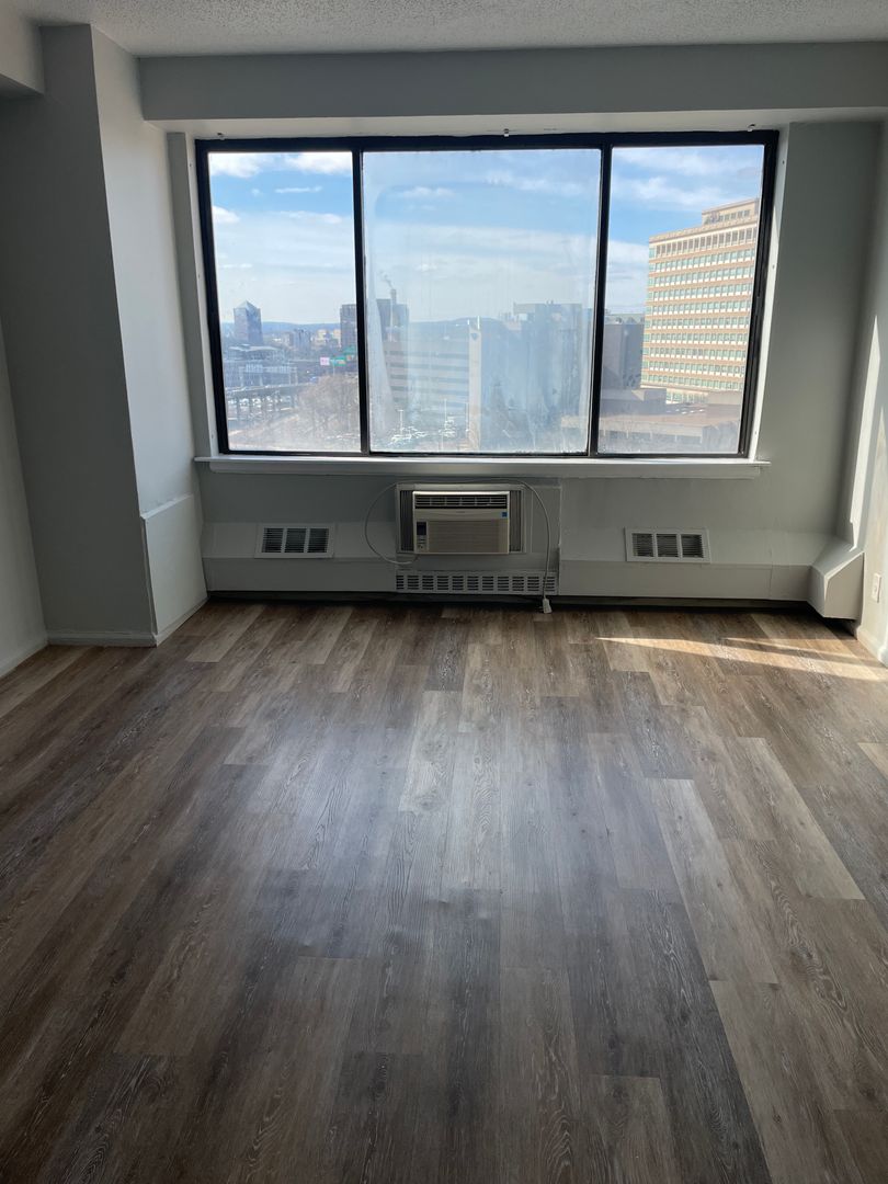 HARTFORD Apartment: 600 ASYLUM AVE