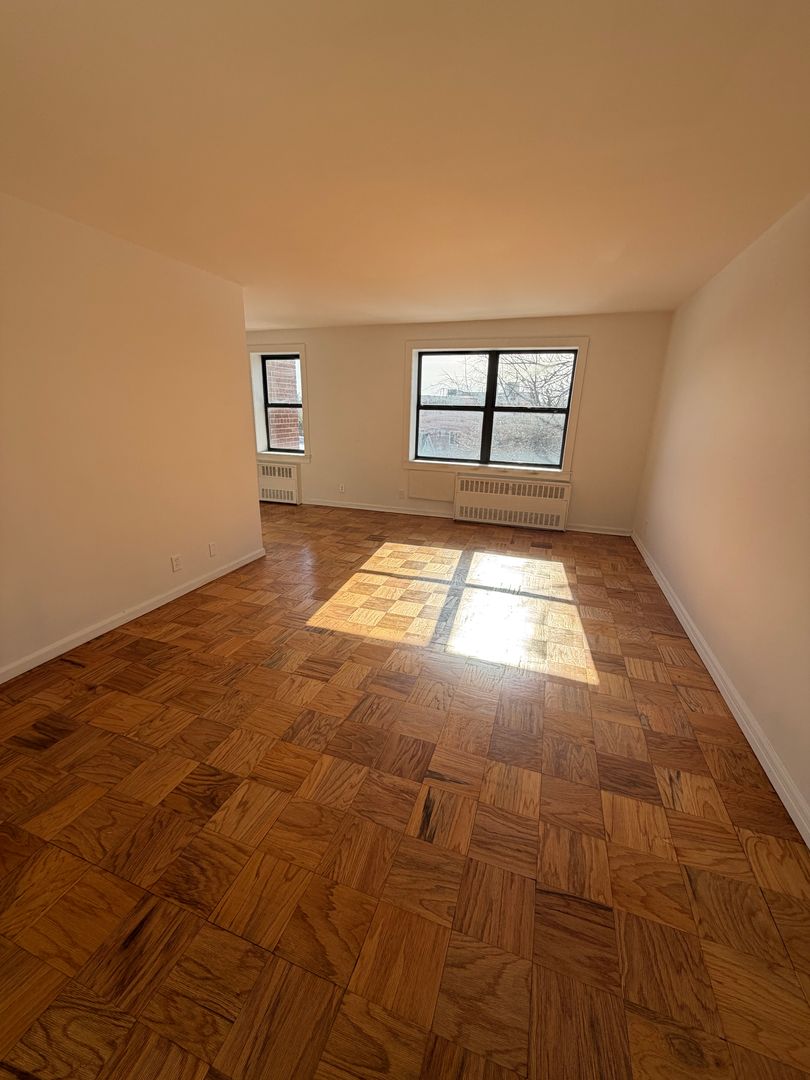 Yonkers Apartment: 787-793 McLean Ave