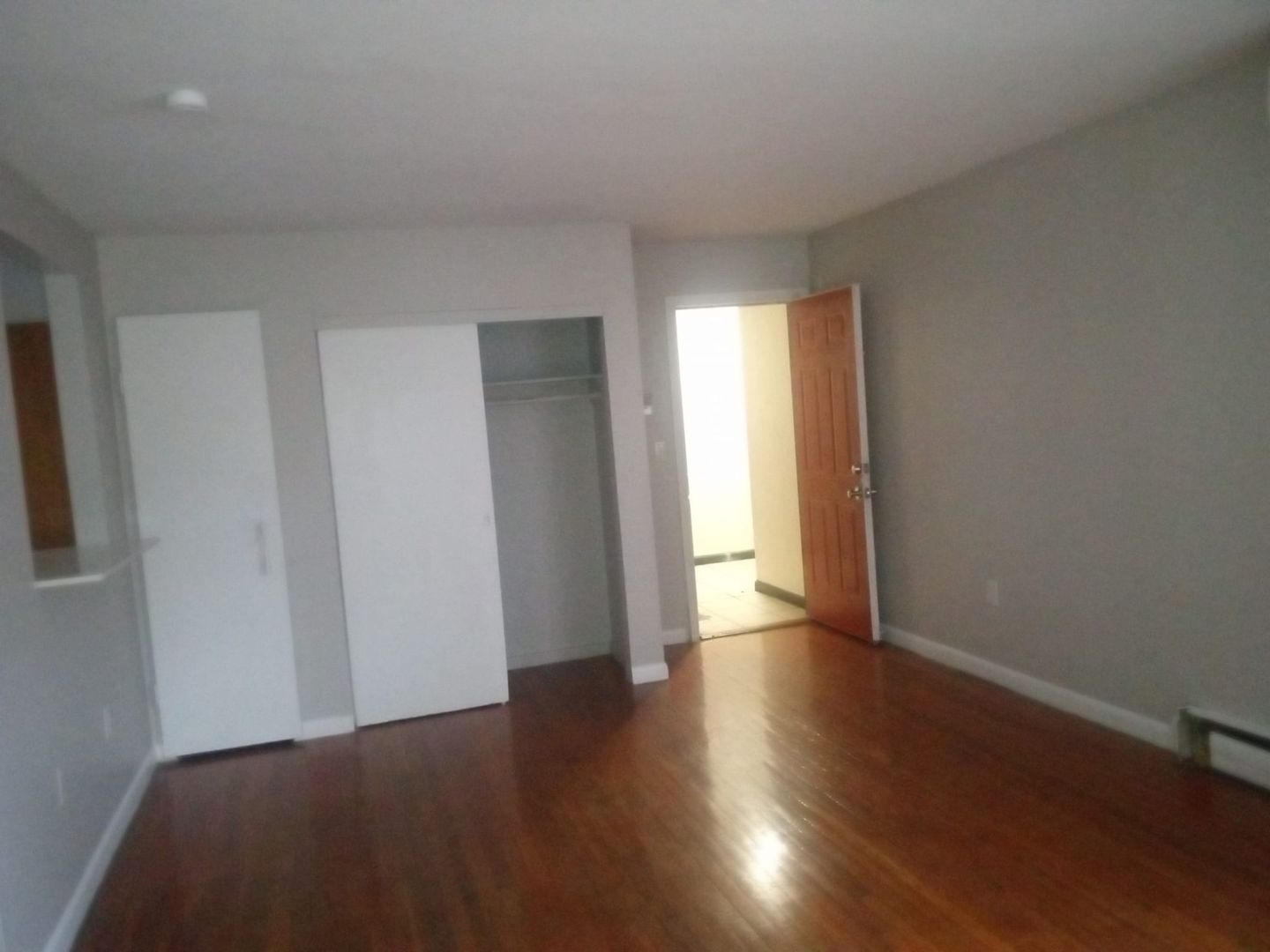 Hartford Apartment: 48 Evergreen Avenue